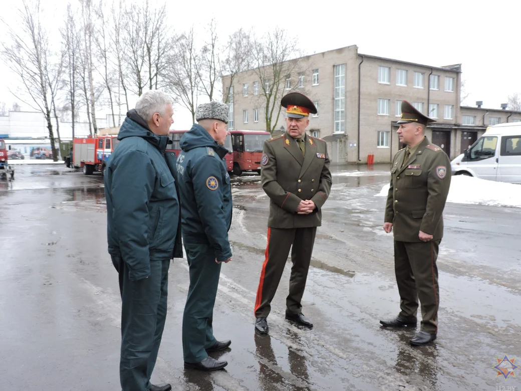 Первый заместитель министра по чрезвычайным ситуациям Александр Худолеев посетил Могилевскую область с рабочим визитом. Фото: mogilev.mchs.gov.by.