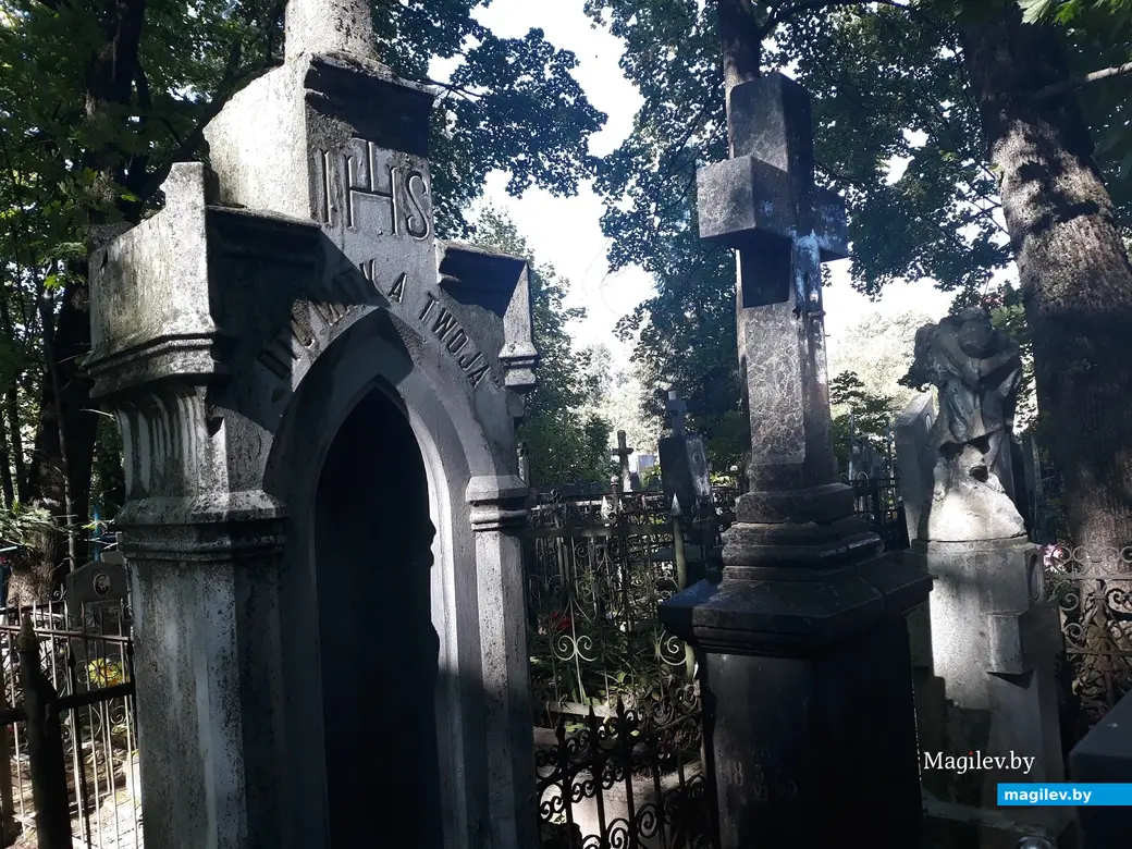 Лето 2022 г. Могилев, Польское кладбище. Здесь в середине прошлого века молились католики.