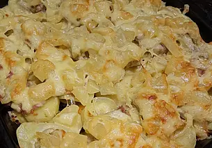 Готовим сами: мясо по-французски с ананасами, картошкой и сыром