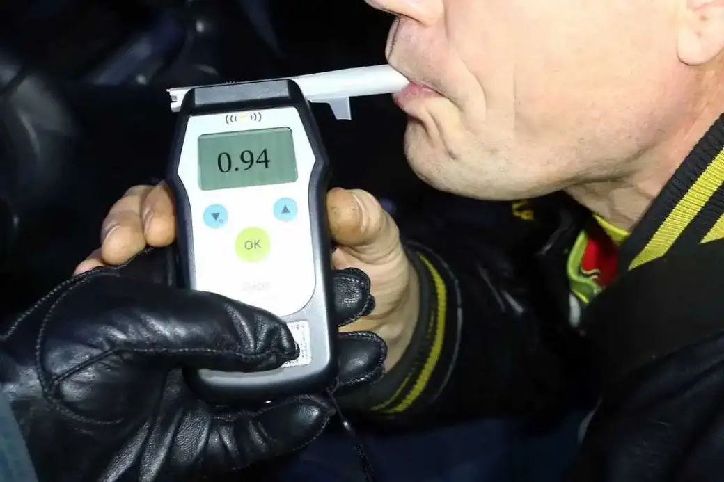Управление транспортным средством лицом, находящимся в состоянии опьянения является серьезным правонарушением в большинстве стран мира. Фото: ngsochi.com.
