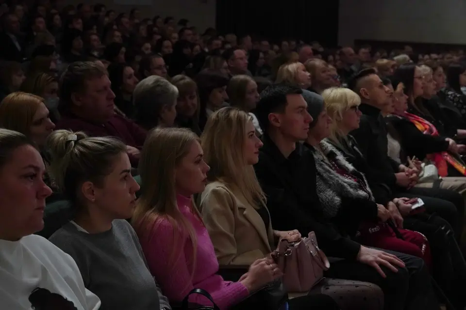 В Могилеве показали спектакль «Вишневый сад» в исполнении актеров театрального проекта «ТриТформаТ». Фото: vestnikmogileva.by