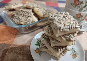 Готовим сами: галетное печенье с семечками