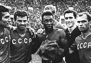 «Пеле тоже поднимает руки – ребята, я сдаюсь!» Как бобруйский тренер с королем футбола встречался