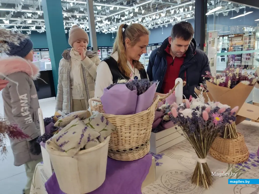 Настоящие мужчины знают, что дарить любимым: конечно же цветы! Могилев, Klukva Маркет в ТЦ «Парк Сити». 12.02.2023 г.