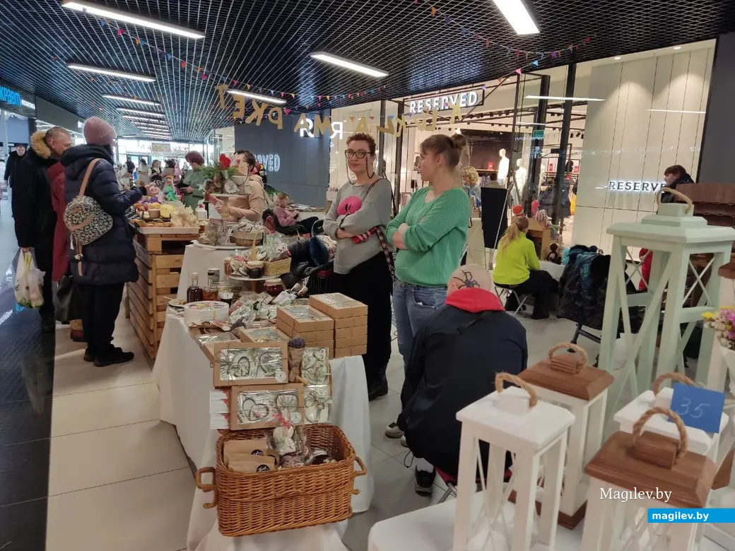 В ожидании покупателей. Могилев, Klukva Маркет в ТЦ «Парк Сити». 12.02.2023 г.