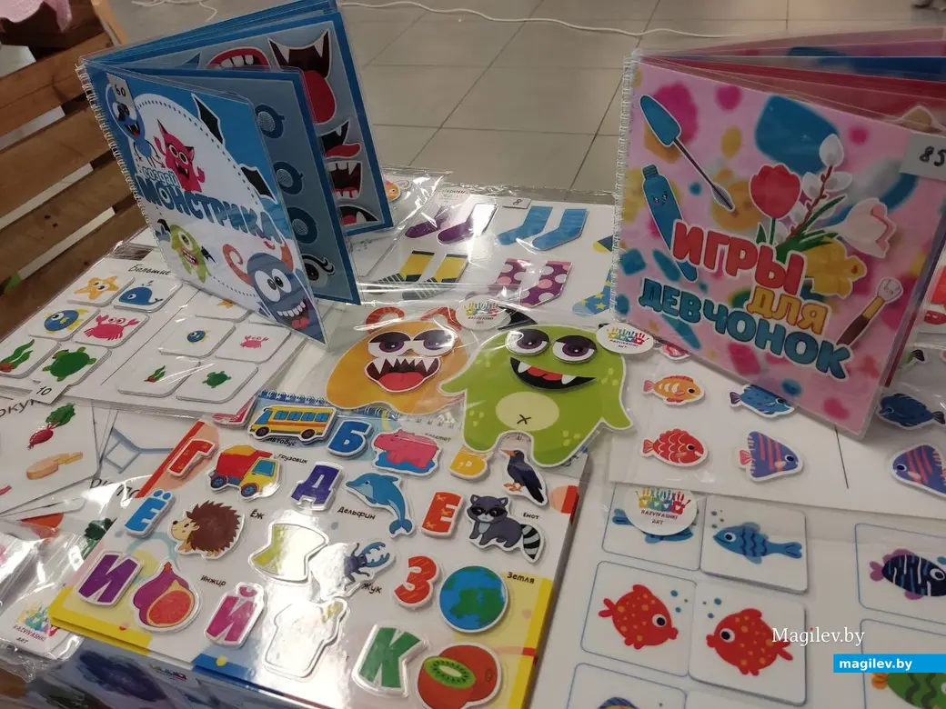 Развивающие игрушки дело рук 15-летнего Кирилла и 12-летнего Кости, сыновей Златы Снытько. Могилев, Klukva Маркет в ТЦ «Парк Сити». 12.02.2023 г.