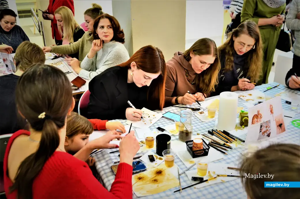 Оксана Красницкая и Лидия Тризонова: «Кофейные фантазии». Выставочный зал музея истории Могилева, 11.02.2023 г.