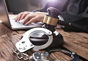 Пенсионерку из Могилева, попытавшуюся купить одежду в интернете, обвели вокруг пальца