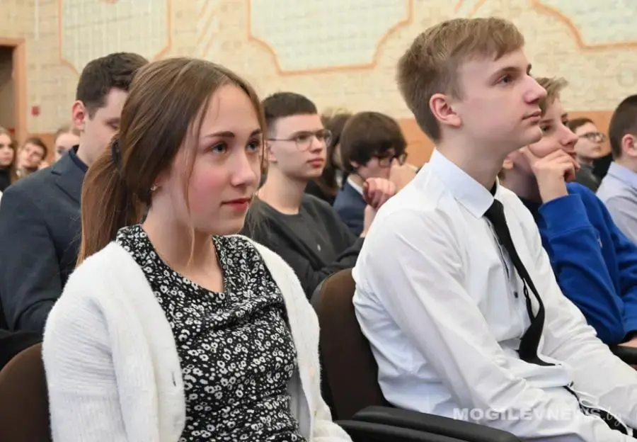 Встреча воинов-афганцев со школьниками из СШ № 33 Могилева. Фото: mogilevnews.by