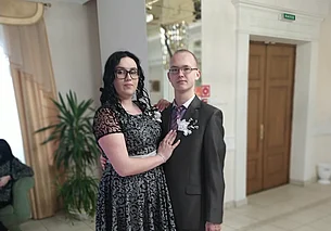 «Встать на колено помешал гипс». Кто женился в Могилеве