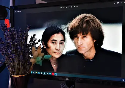 «Саня, а чего это твоя Йоко Оно постоянно сует нос во все дела?»