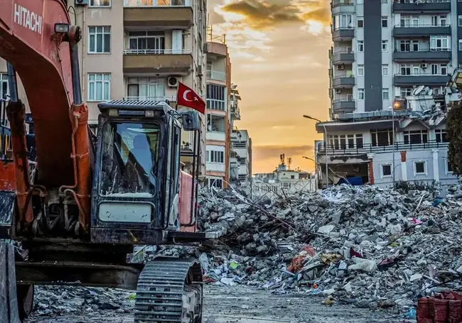 Число жертв землетрясений в Турции и Сирии приблизилось к 50 тысячам. Видео