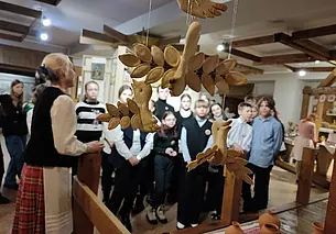 Перетягивание каната и горячие блины: в Могилеве музей устроил «Масленічныя забавы»