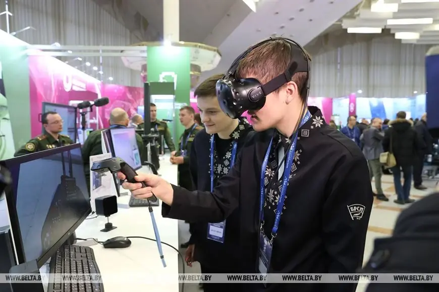 На выставке научно-технических достижений «Беларусь интеллектуальная» в Минске. Фото БЕЛТА.