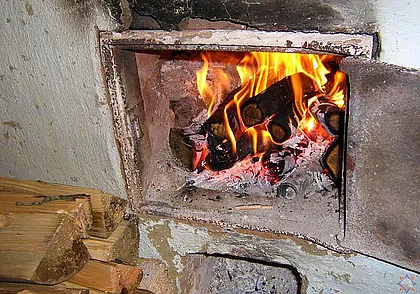 Бобруйчанин получил страшные ожоги, растапливая печь