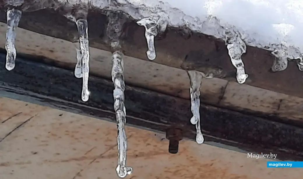 22.02.2023 г. Могилев, Чапаевка. Сосульки не капают.