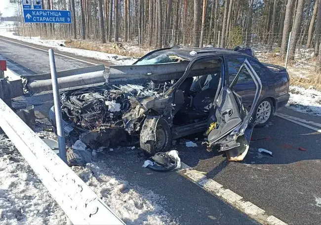 В Белыничском районе авто врезалось в дорожное ограждение. Водитель в реанимации