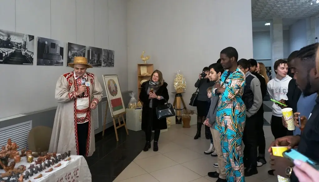 В кинотеатре «Чырвоная Зорка» прошло киномероприятие «У мове роднай – душа народа!» с участием иностранных студентов. Могилев, 21.02.2023 г. Фото: vestnikmogileva.by