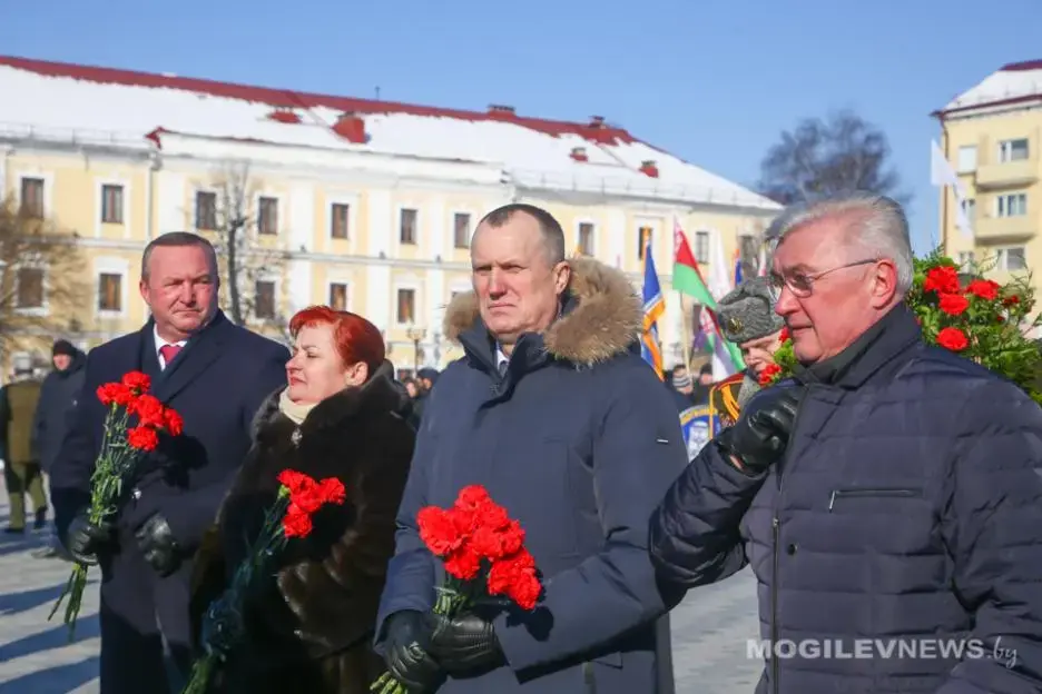 Торжественное возложение цветов и венков к Вечному огню мемориального комплекса «Борцам за Советскую власть». Могилев, 23.02.2023 г. Фото: mogilevnews.by