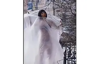 Жительница Красноярска разделась, чтобы привлечь внимание к проблеме грязного воздуха