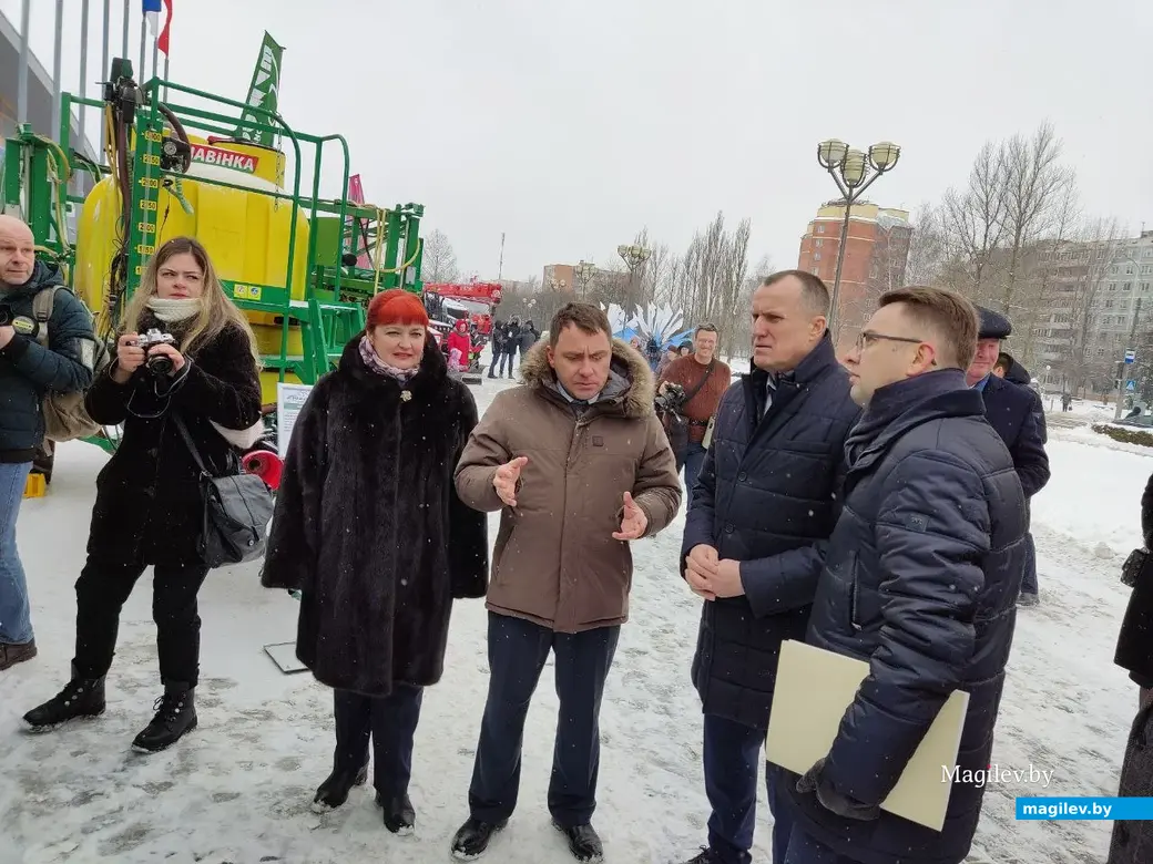 Научно-техническая выставка «Беларусь интеллектуальная». Председатель облисполкома Анатолий Исаченко осмотрел экспозицию белорусской сельхозтехники. Могилев, 24.02.2023