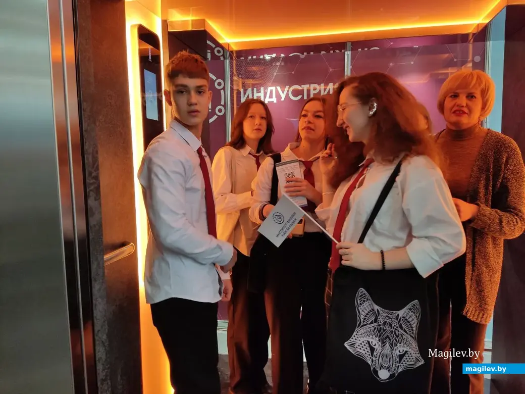 Научно-техническая выставка «Беларусь интеллектуальная». Продезинфицировались вместе с кабиной лифта! Могилев, 24.02.2023 г.