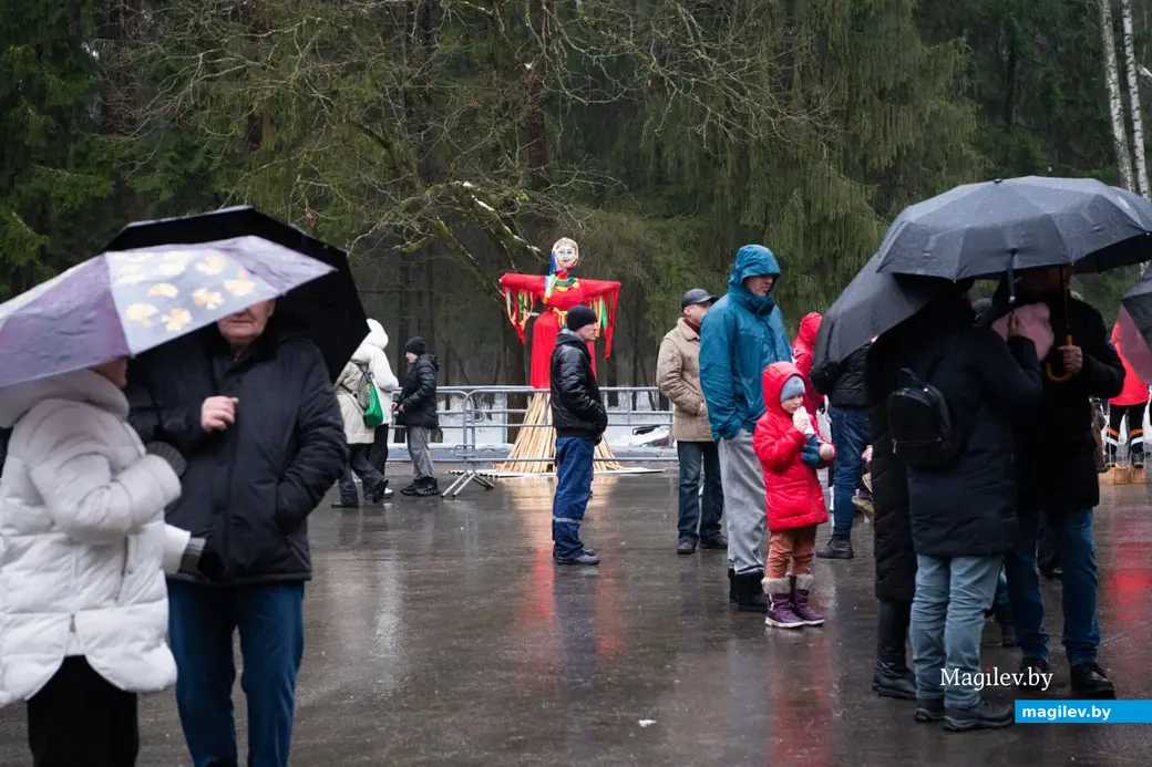 Могилев, 25 февраля 2023 года. Гуляния на Масленицу в Печерском лесопарке.