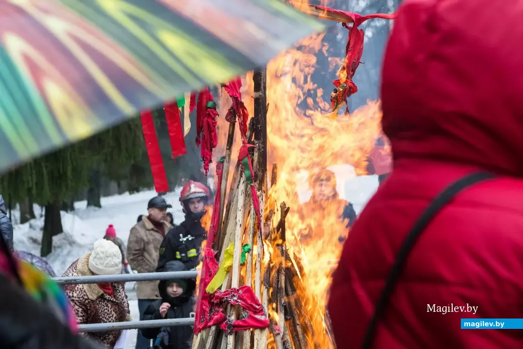 Могилев, 25 февраля 2023 года. Гуляния на Масленицу в Печерском лесопарке.