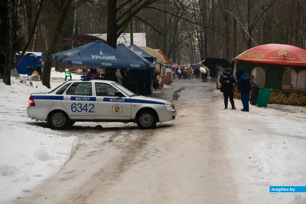 Могилев, 25 февраля 2023 года. Гуляния на Масленицу в Печерском лесопарке.