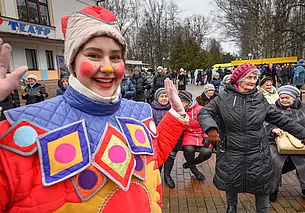 А гуся со столба достал цыган Миша. Посмотрите, как праздновали Масленицу в Бобруйске