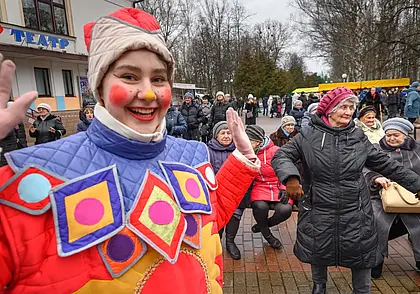 А гуся со столба достал цыган Миша. Посмотрите, как праздновали Масленицу в Бобруйске