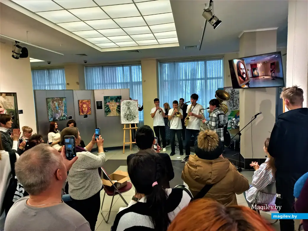 Февраль 2023 года. Могилев, выставочный зал музея истории города. Шоу-проект «Я».