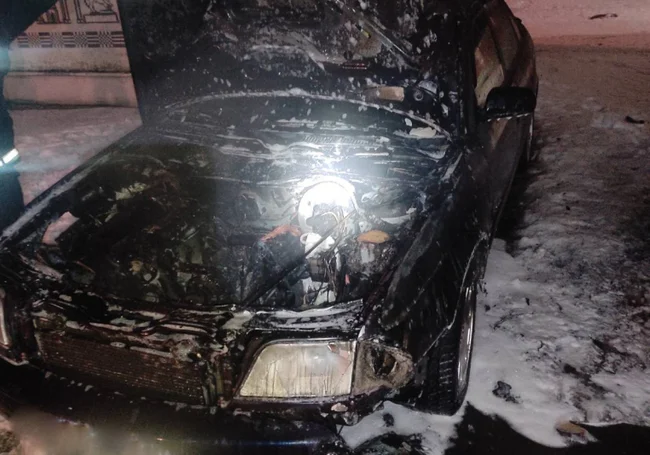 В Могилеве на Ярославской по неизвестным причинам вспыхнул автомобиль