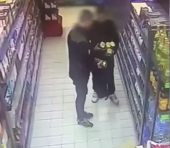 Из магазина пропали продукты на 600 рублей. Фото: скриншот видео ТГ-канала «Милиция Могилевщины».