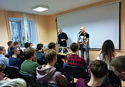 Чтобы потом все-таки поступить по-своему