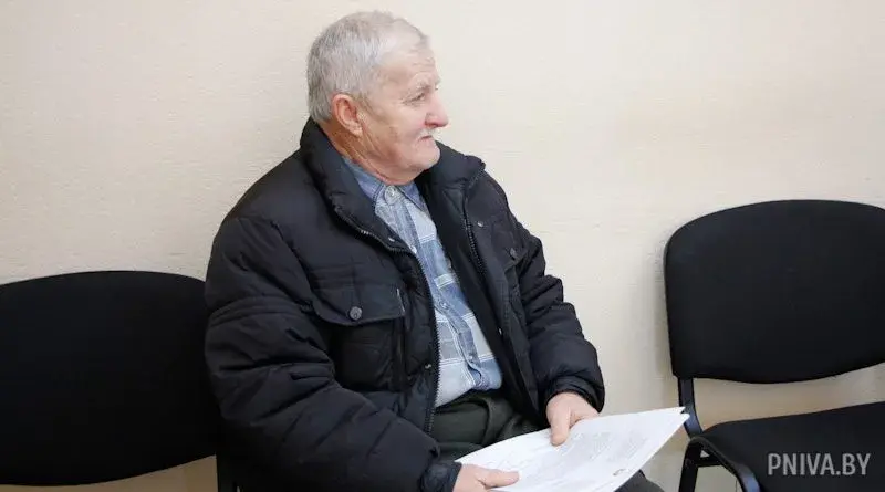 Председатель Могилевского райисполкома Олег Чикида провел выездной личный прием граждан в Буйничском сельисполкоме. Фото: pniva.by