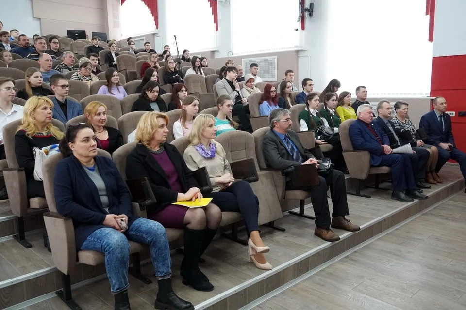 Более 60 выпускников школ получили «билет» в студенчество. Фото: vestnikmogileva.by