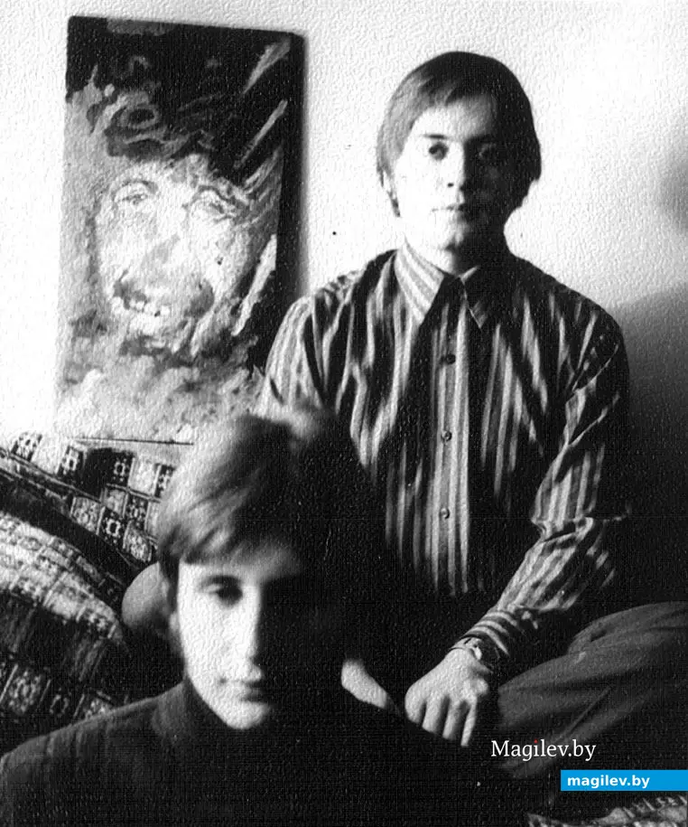 Еще один снимок на фоне только что законченного живописного произведения. Могилев, начало марта 1973 года.