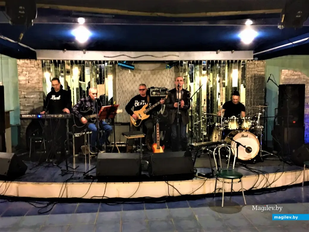 ДК «Моготекс». На сцене Александр Сташкевич и группа «Барон Мюнхгаузен. Могилев, 23.02.2023 года.