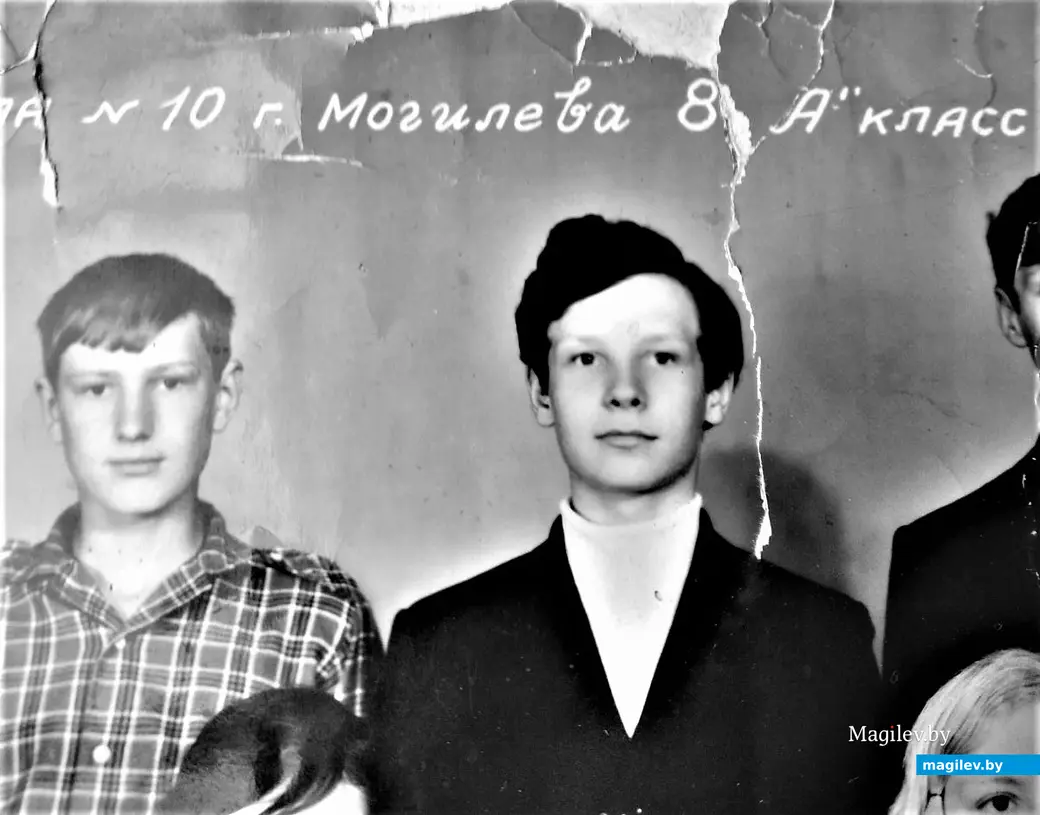 Борис Моисеев (в белой «битловке») – ученик 8 «А» класса сш №10. Могилев, 1970 год.