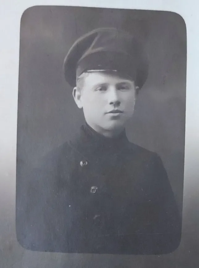 Сохранился снимок молодого человека, сделанный в 1916 г. в фотозаведении Ш.А. Богатина