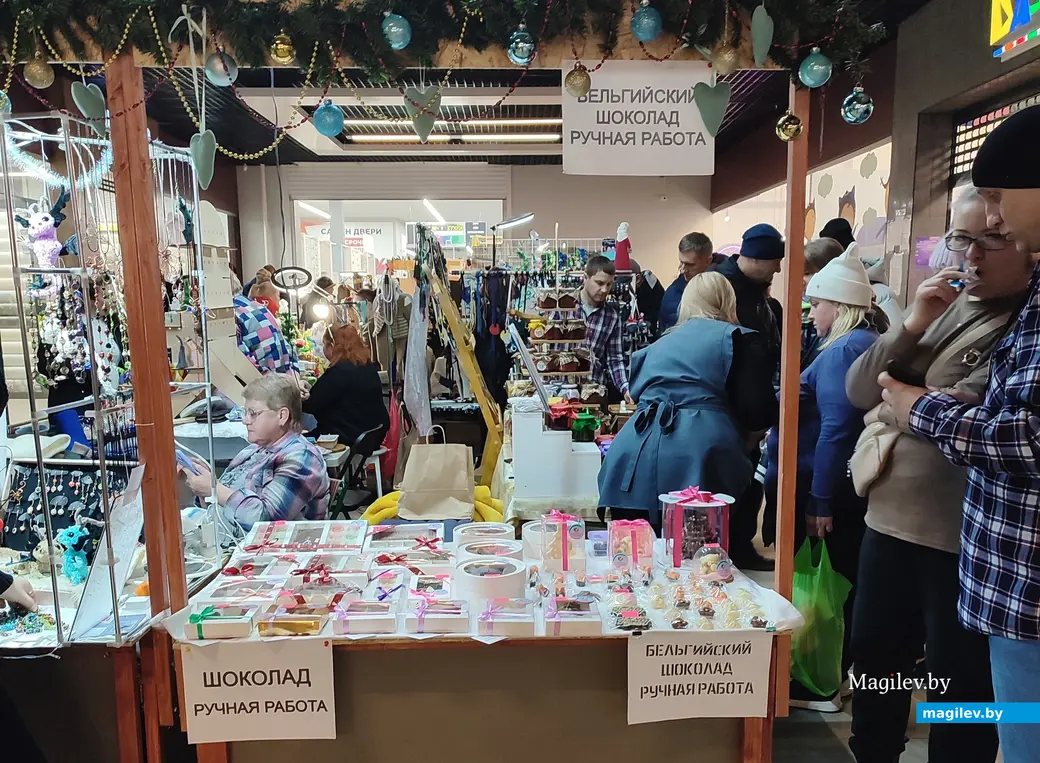 Выставка-ярмарка «Навагодні падарунак ад «Шчырай Майстэрні» в ТЦ «Е-Сити». 30 декабря 2023 г.