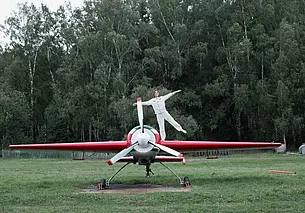 Из мертвой петли  – в позу лотоса: могилевчанка гармонично сочетает самолетный спорт и йогу