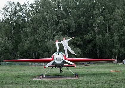 Из мертвой петли  – в позу лотоса: могилевчанка гармонично сочетает самолетный спорт и йогу
