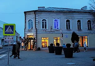 Кофе - крепкий, десертов много. Перевели дух от новогодней суеты в кофейне Merci