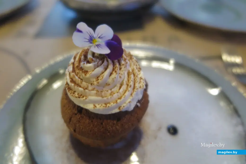 19 ноября 2023 г. Могилев, рестобар «Луна». Маффин выглядит аппетитно.