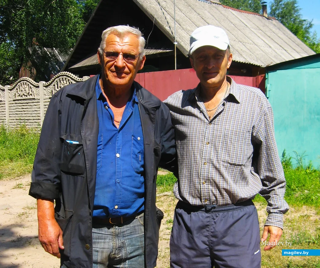  Александр (справа) всегда с уважением относился к своим товарищам