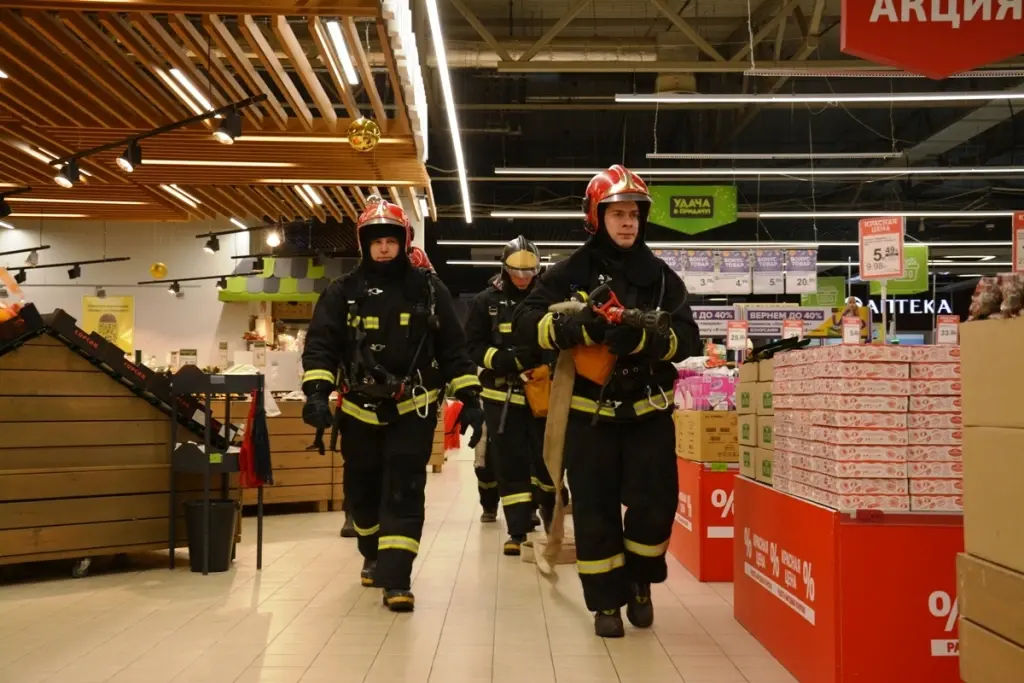 23.11.2023г Тактико-специальные учения МЧС прошли в торгово-развлекательном центре Могилева. Фото МЧС