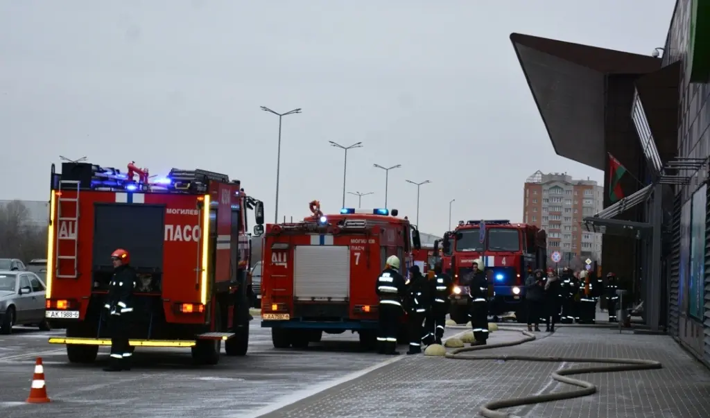 23.11.2023г Тактико-специальные учения МЧС прошли в торгово-развлекательном центре Могилева. Фото МЧС
