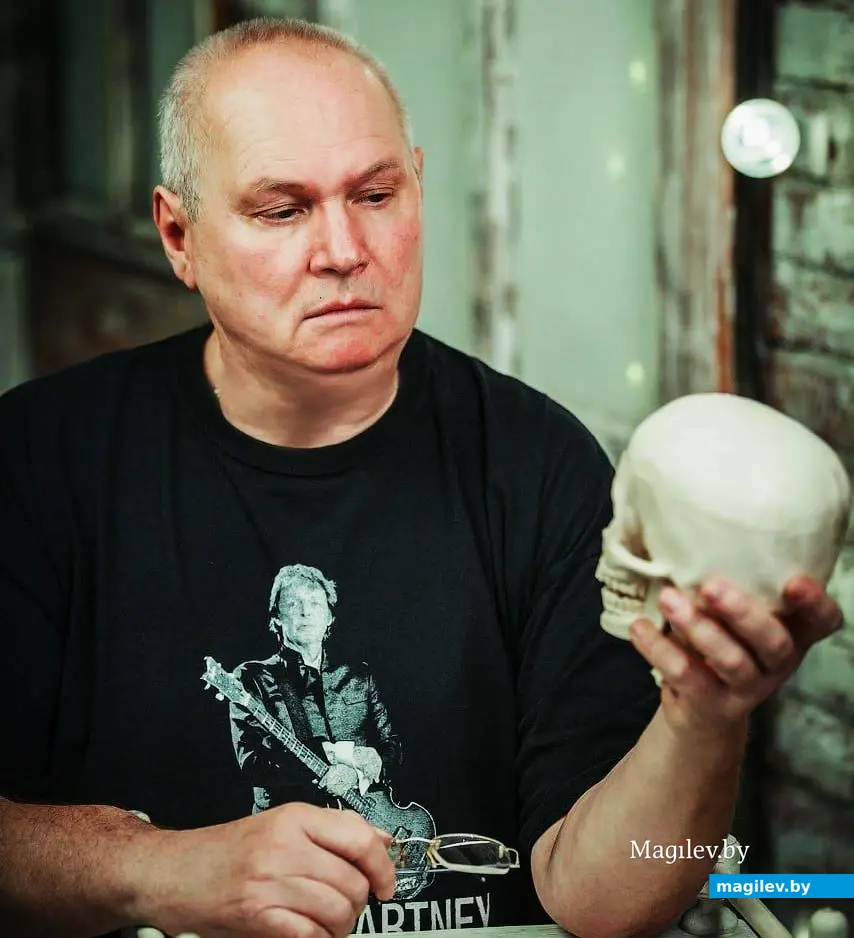 «To be, or not to be» («Быть или не быть, вот в чём вопрос...»